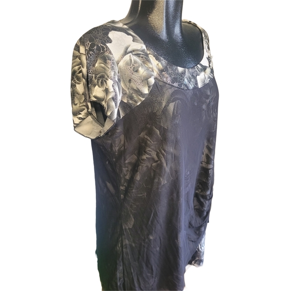 Champagne By Le Grenier Black and White Floral Short Petal Sleeve Top XL - Picture 3 of 7